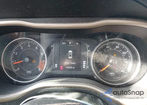 2015 Jeep Cherokee Latitude z USA, uszkodzony, nr VIN 1C4PJMCS6FW774940